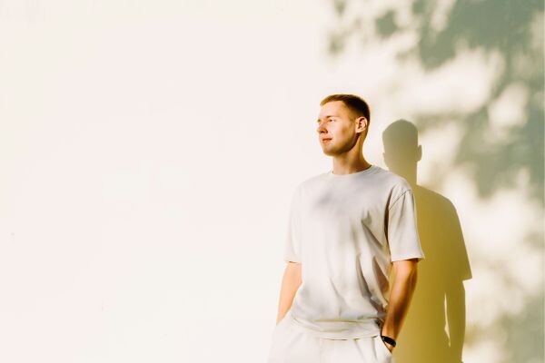 Man wearing James Perse Classic Crew white T-shirt